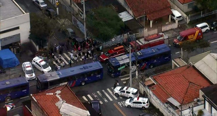 Ataque ocorreu na manhã desta segunda-feira, na E.E. Thomazia Montoro, na Vila Sônia. Foto: Reprodução/TV Globo
