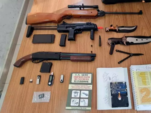 Armas apreendidas em outro episódio de ameaça de atentado contra escolas de Araçatuba, em poder de rapazes cujos planos também foram desbaratados.