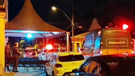 Homem invade hospital e esfaqueia sete pessoas em Américo Brasiliense — Foto: Walter Strozzi/acidade on