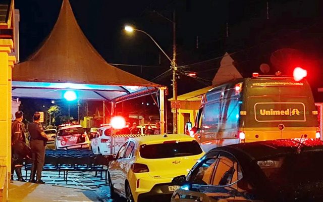 Homem invade hospital e esfaqueia sete pessoas em Américo Brasiliense — Foto: Walter Strozzi/acidade on