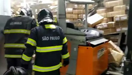 Corpo de Bombeiros trabalhou no resgate da vítima, que ficou 12 horas nos escombros (crédito: Reprodução)