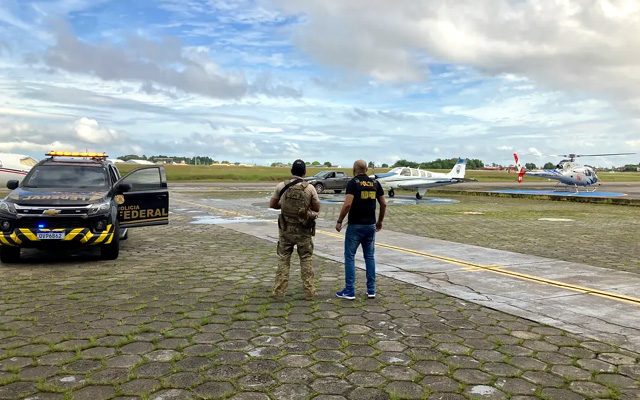 Polícia Federal apreendeu drogas dentro de avião de igreja, que alegou desconhecer procedência do material — Foto: Polícia Federal/Divulgação