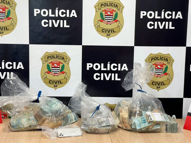 Polícia Civil cumpriu mandados de busca e apreensão em São José do Rio Preto (SP), durante operação que investiga lavagem de dinheiro — Foto: André Modesto/TV TEM