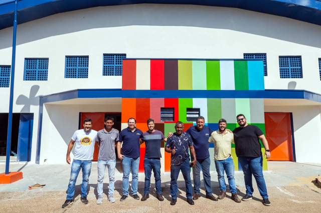 Equipe esteve visitando as obras de ampliação e adequação do ginásio Dr. Curiango. Foto: Secom/Prefeitura