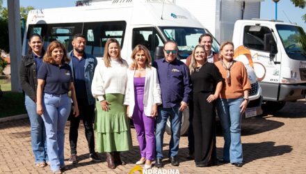 Van adaptada para pessoas com deficiência, que foi destinada para atender o novo Programa Criando Asas. Foto: Secom/Prefeitura