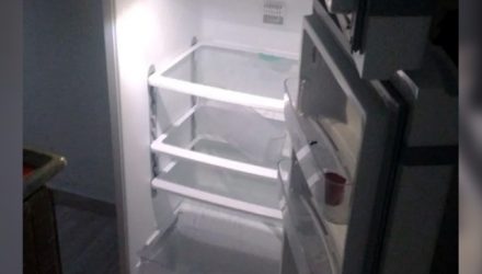 Geladeira em que o corpo da criança foi encontrado — Foto: Arquivo pessoal