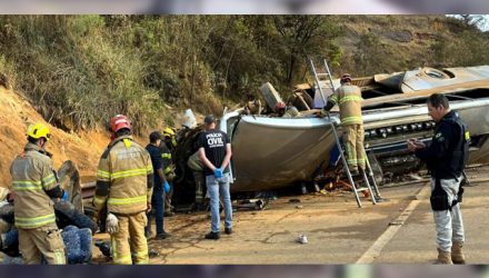 Acidente de ônibus matou sete pessoas em MG Corpo de Bombeiros MG