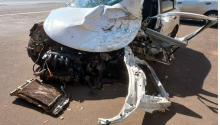 Carro ficou completamente destruído após acidente entre Boa Esperança do Sul e Araraquara (Foto: Colaboração)