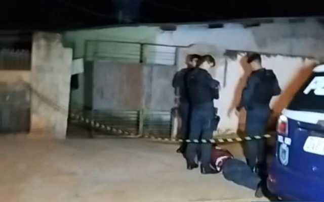 Homem foi preso acusado de feminicidio nesta segunda-feira (11). Foto: Divulgação