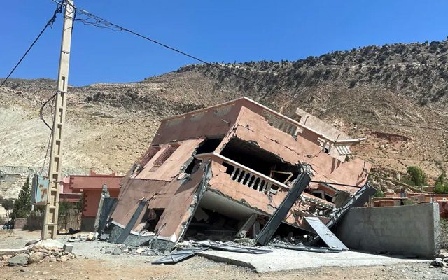 Edifício danificado na estrada entre Amizmiz e Ouirgane, após terremoto em Marrocos — Foto: Ahmed El Jechtimi/REUTERS