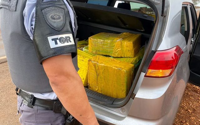 Drogas foram encontradas dentro de carro abordado em Icém (SP) — Foto: Polícia Militar Rodoviária/Divulgação