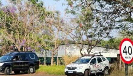 Viaturas da Polícia Militar e da funerária no local. Foto: Reprodução / Lucas Ribeiro / Monte Aprazível Notícias