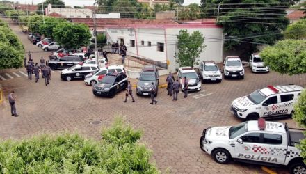 Cinco pessoas foram presas em ação contra o tráfico de drogas em Lavínia (SP) — Foto: Polícia Militar/Divulgação