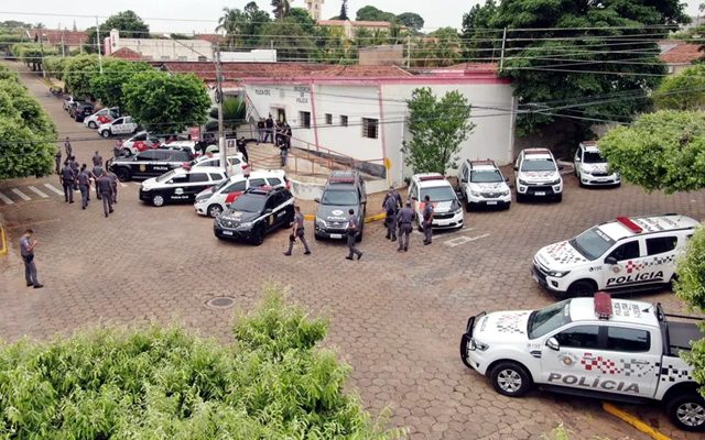 Cinco pessoas foram presas em ação contra o tráfico de drogas em Lavínia (SP) — Foto: Polícia Militar/Divulgação