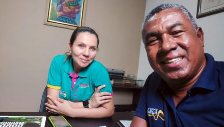 Treinadora Letícia Lelis e Secretário de Esportes Jonilcio Avelino da Silva, o Professor Careca. Foto: Divulgação