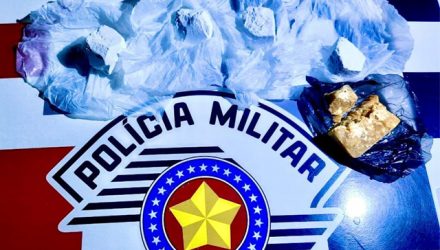 Foram apreendidos 245 gramas de cocaína e 107 gramas de crack. Foto: PM/Divulgação