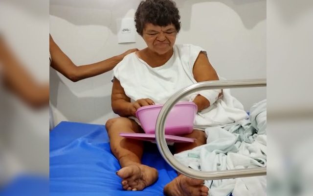 Maristela Luciano de Brito, a Maria do Crochê”, de 54 anos, está em casa de parentes. Foto: Arquivo familiar/facebook