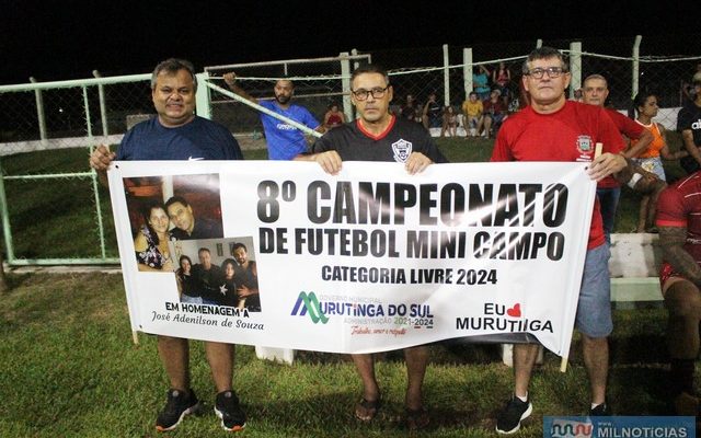 A partir da esqw. prefeito Cristiano, o homenageado Zezinho e o organizador do Evento, Edilson Rodrigues. Foto: MIL NOTICIAS