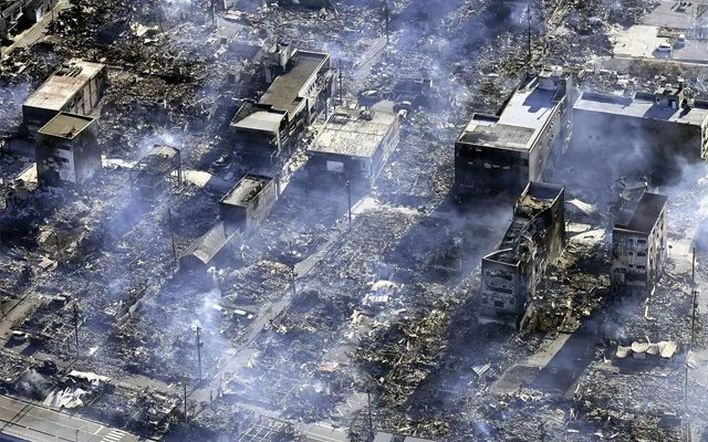 Imagem aérea mostra área devastada por terremoto na região de Ishikawa, na costa oeste do Japão. — Foto: Kyodo News via AP