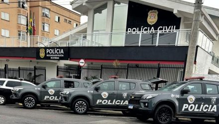 De acordo com as equipes do Baep responsáveis pela área do 34° Batalhão da Polícia Militar, a ocorrência está sendo apresentada na central de flagrantes de Atibaia
Divulgação/Secretaria de Segurança Pública