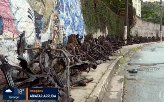 Mais de 100 carcaças de motos são encontradas em córrego na Zona Norte de SP. Foto: Reprodução