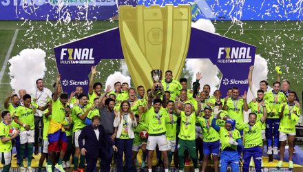 Diretoria, comissão técnica e jogadores da SE Palmeiras, comemoram a conquista do Campeonato Paulista, Série A1, após jogo contra a equipe do Santos FC, na arena Allianz Parque. (Foto: Cesar Greco/Palmeiras/by Canon)