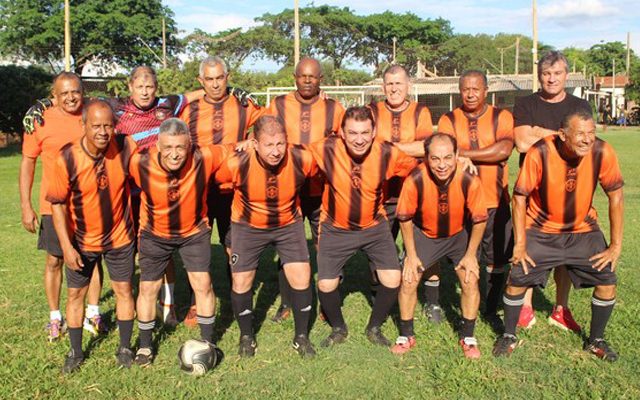 Amigos do Tiziu, de Três Lagoas/MS, foi o grande campeão do Quadrangular promovido pelo Guarani na categoria 60 anos. Foto: Mil Noticias