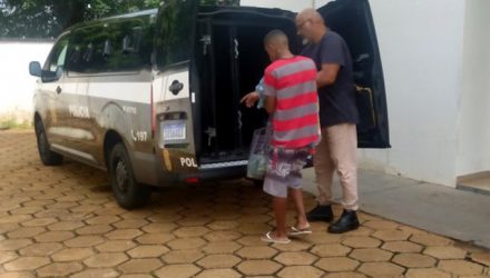 M. S. S., (23 anos), que estava ocupando uma kitnet na rua Maranhão, no Jardim Alvorada. Foto: Mil Noticias