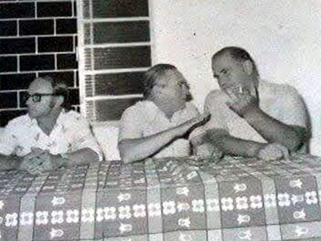 Zé Mariani em papo descontraído com João Esteves no ABA, na década de 1970.