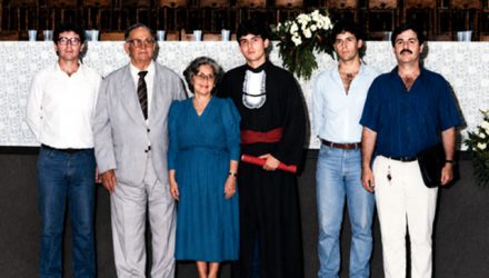 Família Mariani reunida em julho de 1987. Da esquerda para a direita: Eduardo, Zé Mariani, Maria da Glória (Maroca), Augusto, André e Toninho. Um registro da família unida.